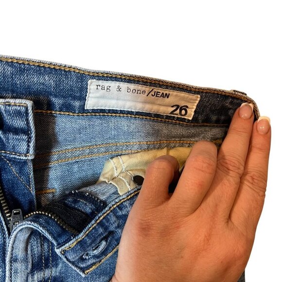 rag & bone size 26 Slim cut boyfriend Fit Mid-Rise Light Wash Denim Jeans - Picture 8 of 9